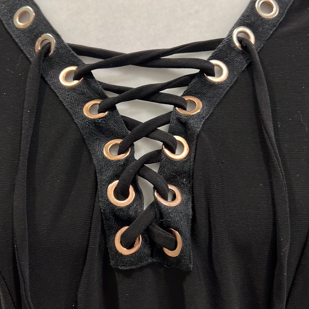 Sami & Jo black v neck lace up grommet long sleeve stretchy top - Picture 2 of 5
